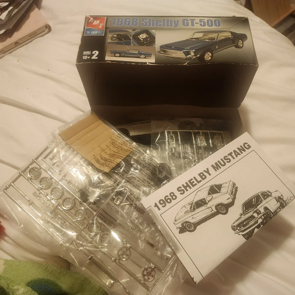 Ford 1968 Shelby GT-500 Model Kit - Blue and White - Picture 7 of 8